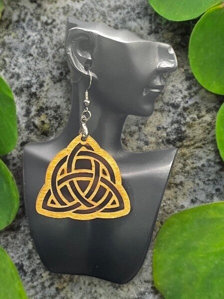 Boucles d’oreilles Triquetra bois personnalisées