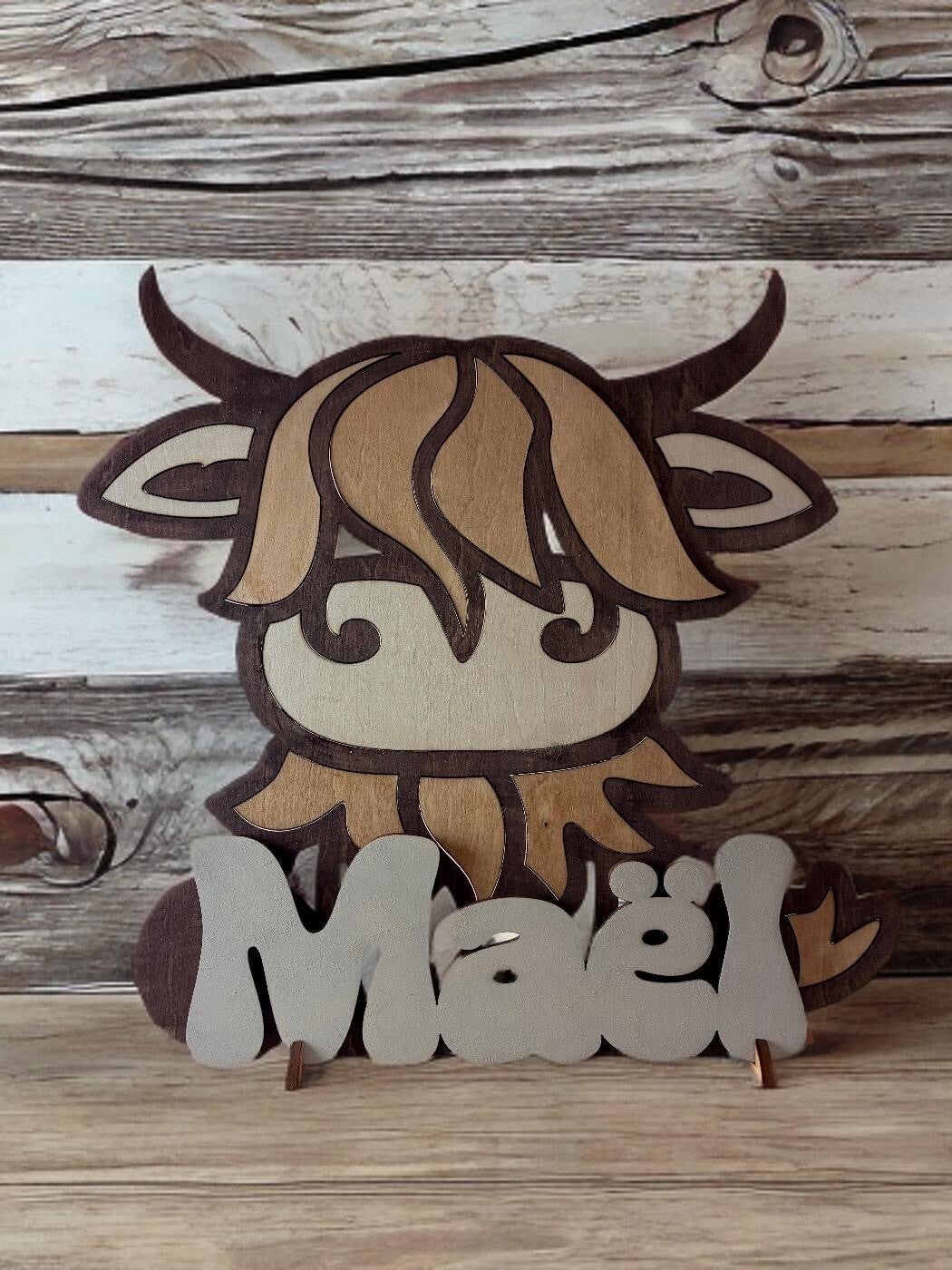 Prénom en bois personnalisé – Décoration vache “La Vosgienne” pour chambre bébé ou enfant