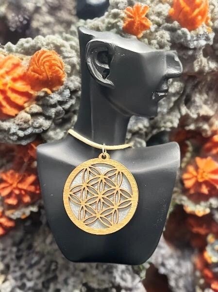 Collier Fleur de Vie bois personnalisé