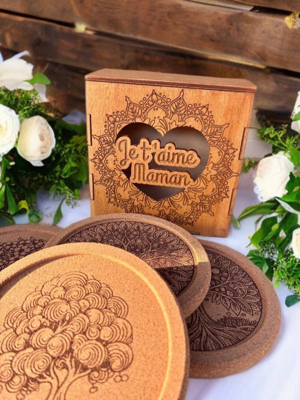 Lot de Sous-Verres en Liège et Boîte en bois Personnalisés – Élégance et Praticité