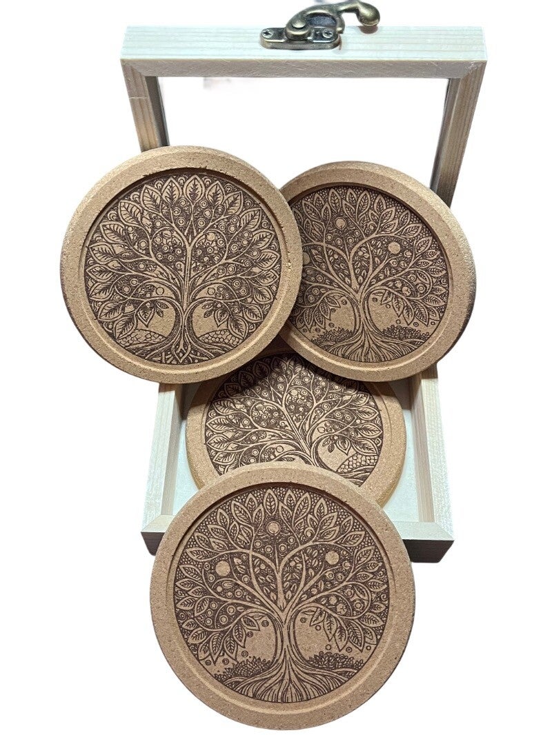 Boîte en bois vitrée avec sous-verres en liège gravés - Un coffret élégant et nature