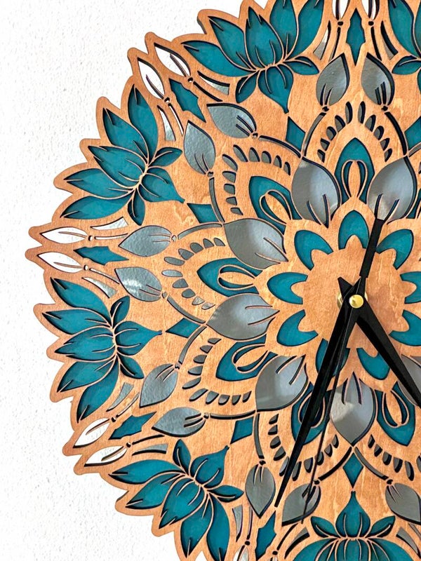 Horloge mandala fleur de lotus  bois de tilleul 30 cm – Artisanale et silencieuse