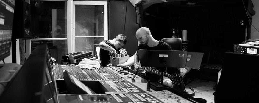 Die Umverteiler im Tonstudio.