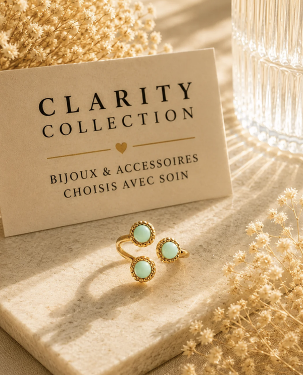 Bague dorée trois pierres vertes