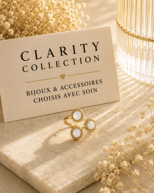 Bague dorée trois pierres blanches