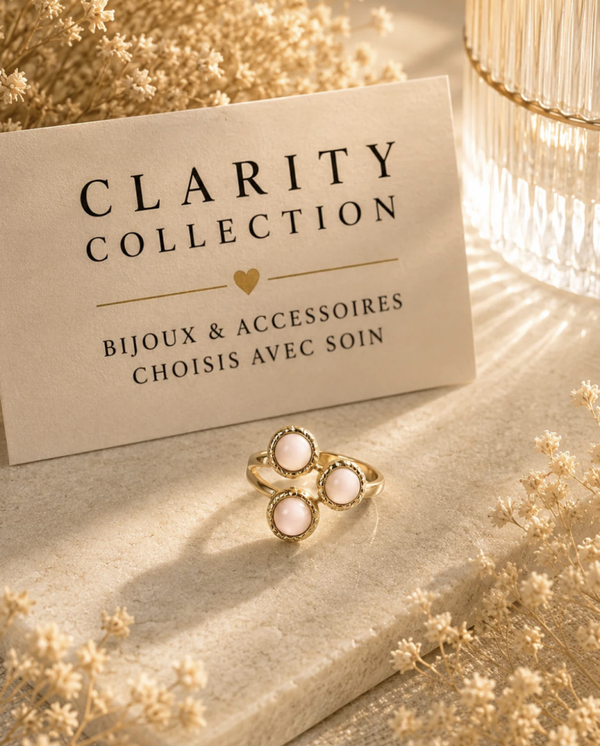 Bague dorée trois pierres rose poudré