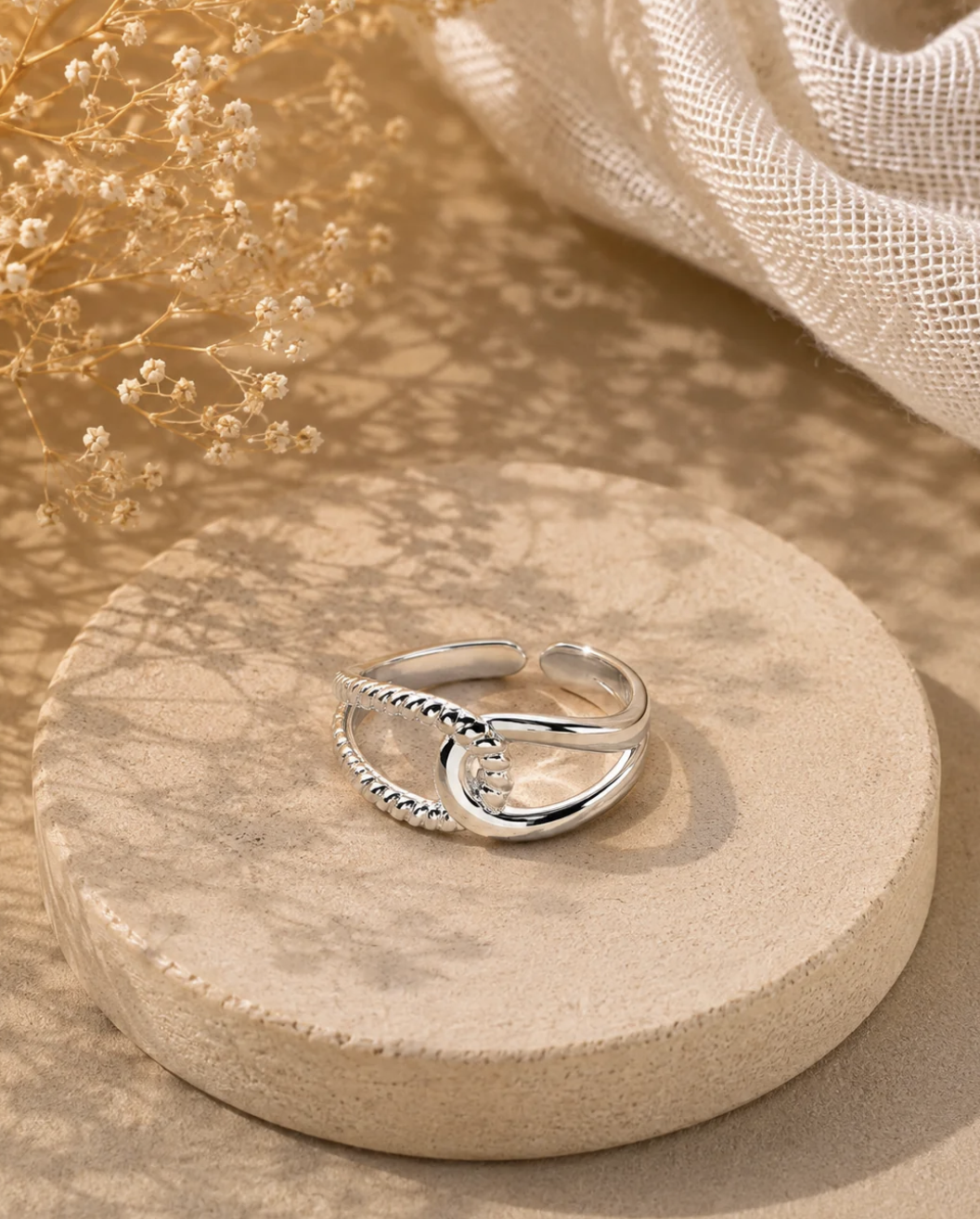 Bague argentée entrelacée