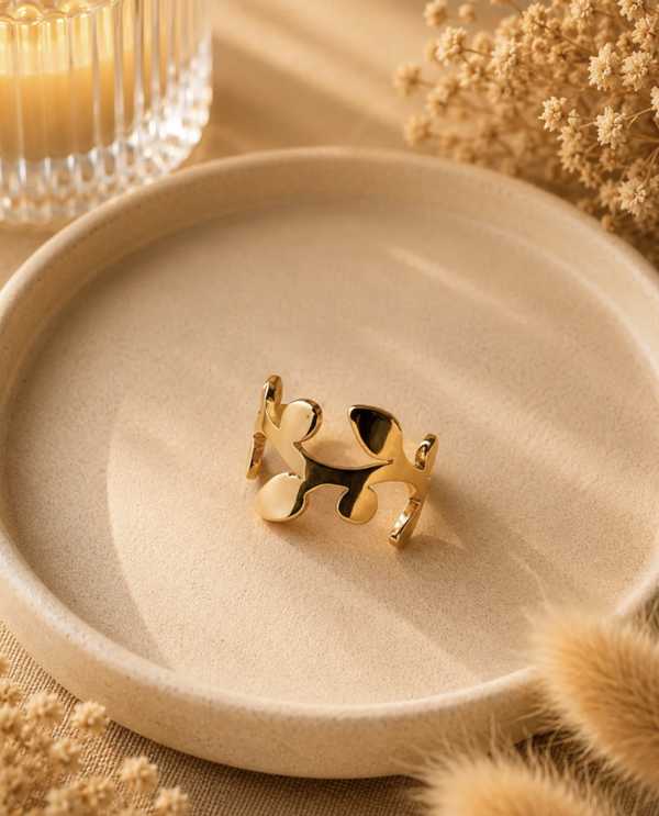 Bague dorée formes abstraites