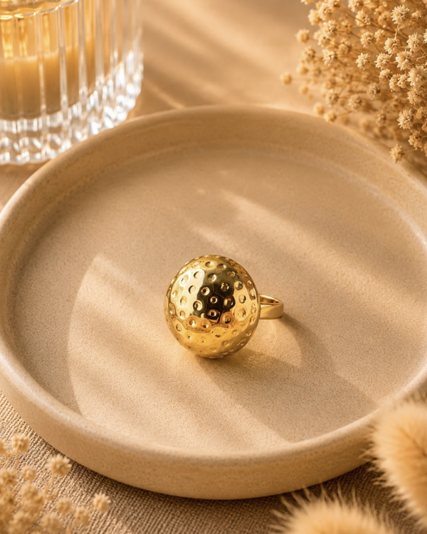Bague dorée ronde martelée
