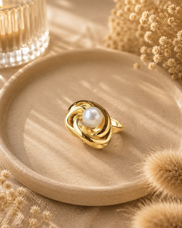 Bague dorée fleur avec perle