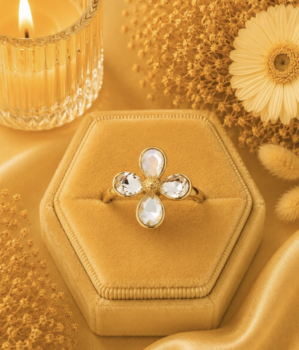 Bague dorée fleur cristaux