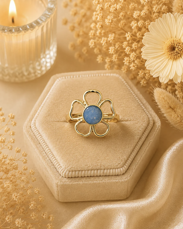 Bague dorée fleur pierre bleue