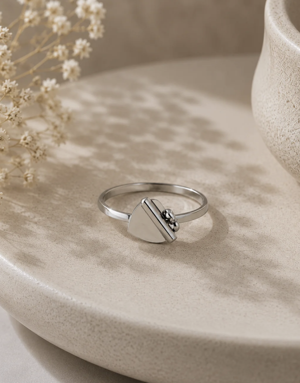 Bague argentée cœur graphique