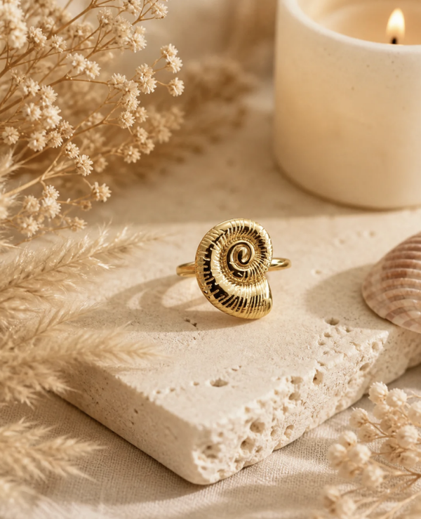 Bague dorée coquillage