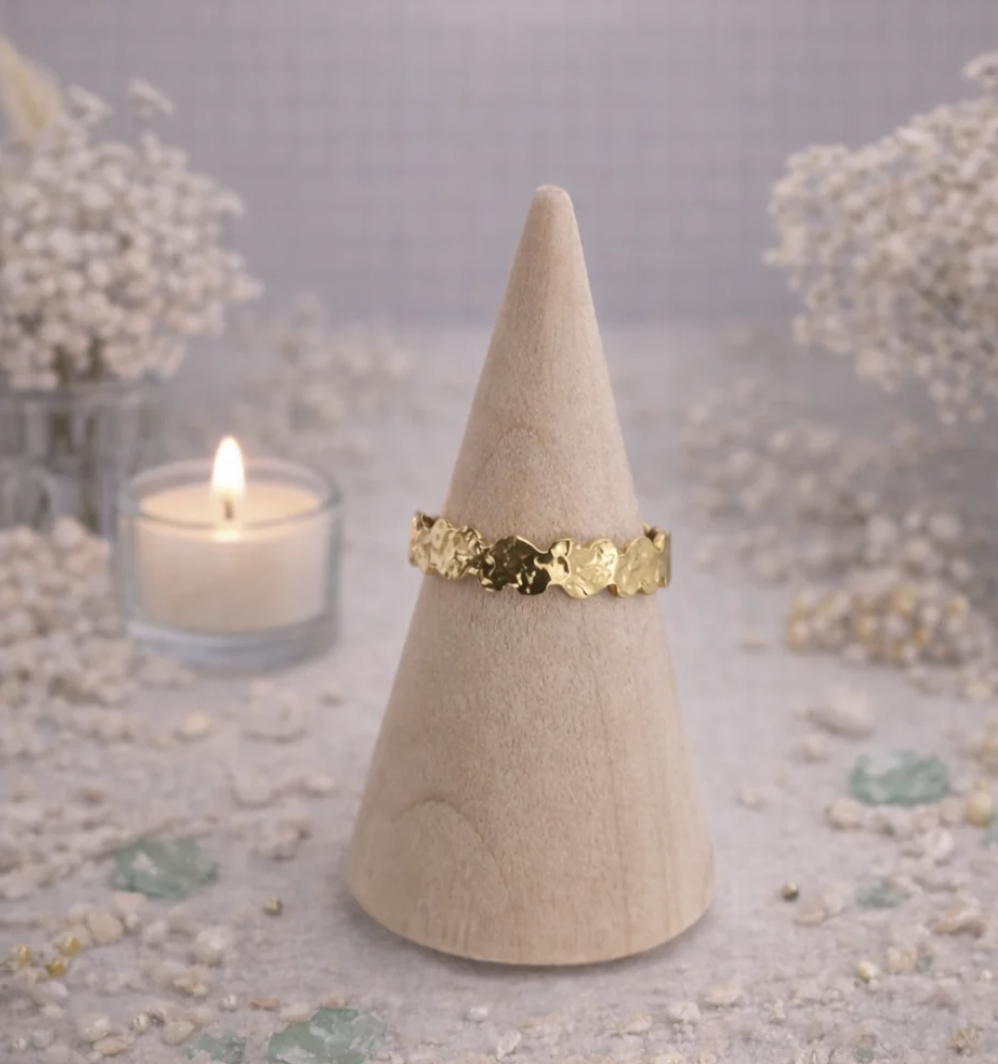 Bague dorée cœurs martelés