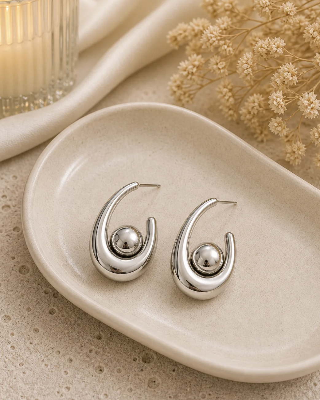 Boucles d’oreilles argentées goutte et perle