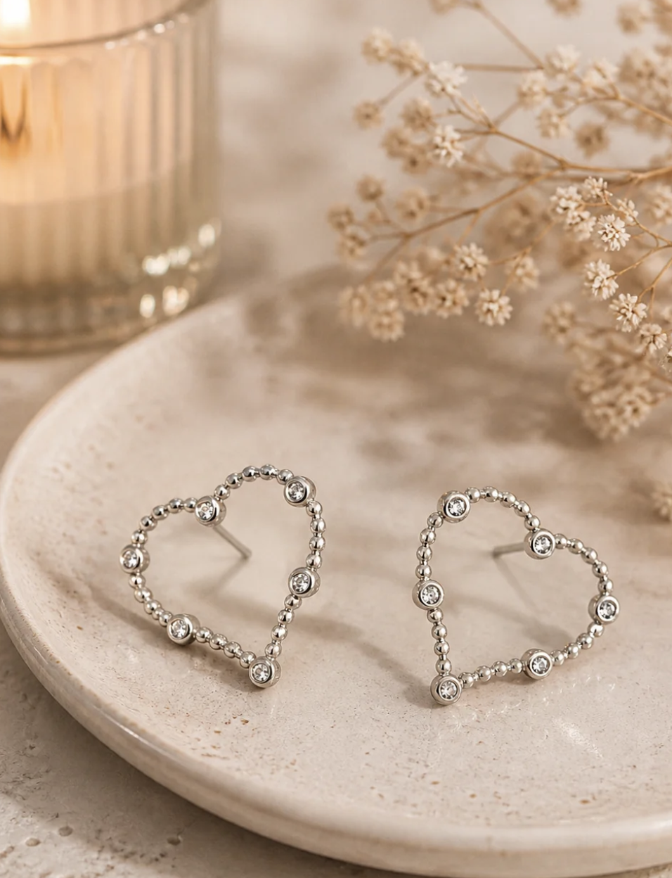 Boucles d’oreilles cœur argenté à strass