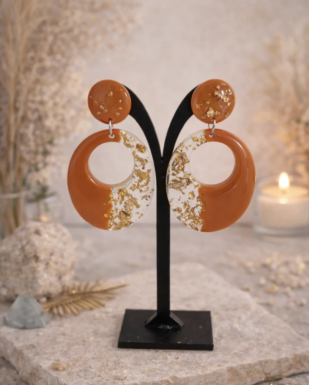 Boucles d’oreilles résine & éclats dorés terracotta