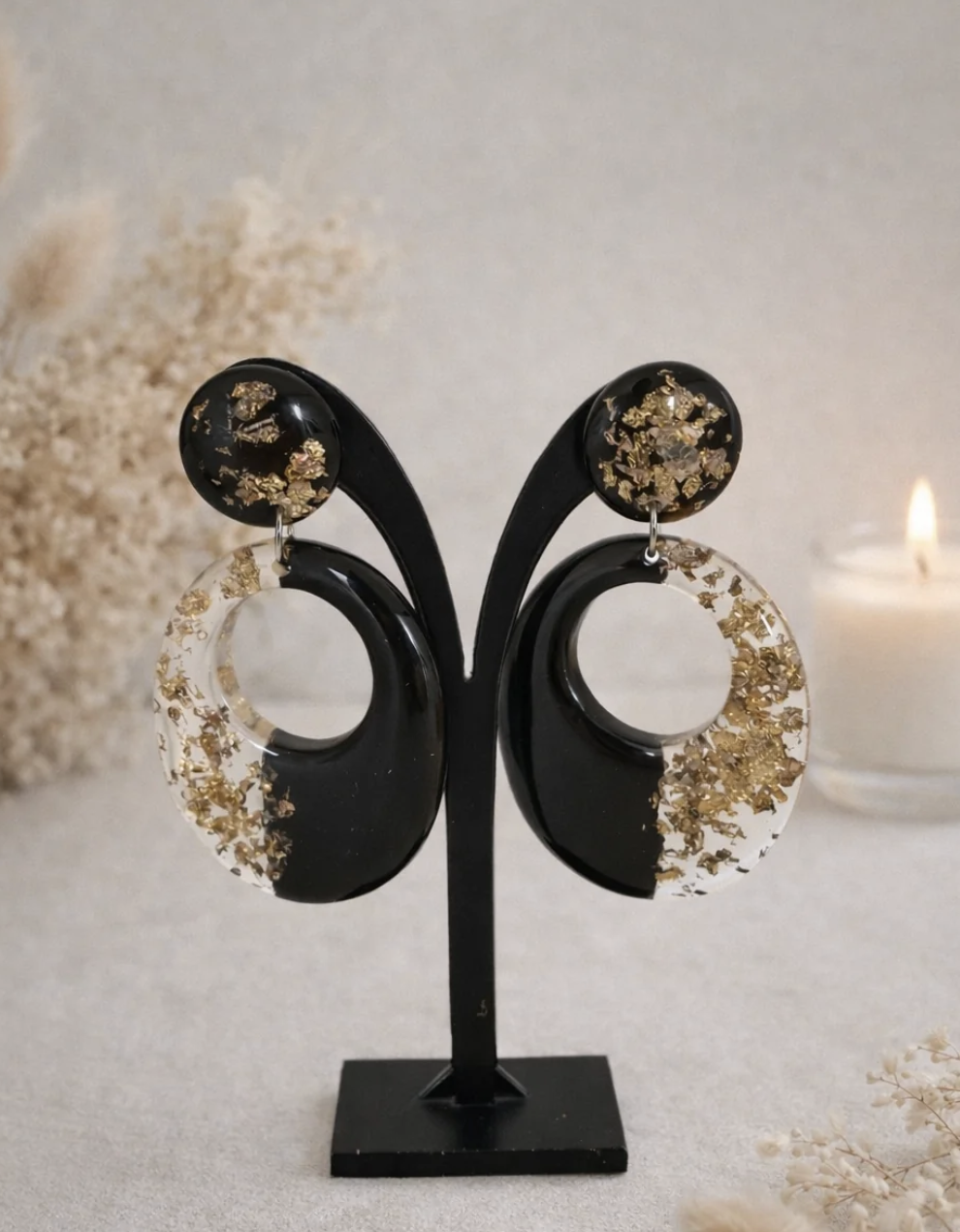 Boucles d’oreilles résine & éclats dorés noir