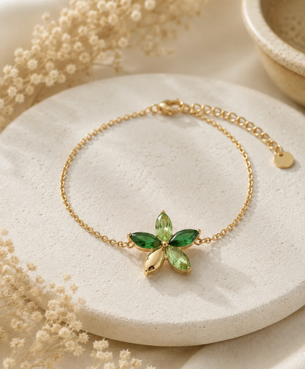Bracelet doré fleur verte
