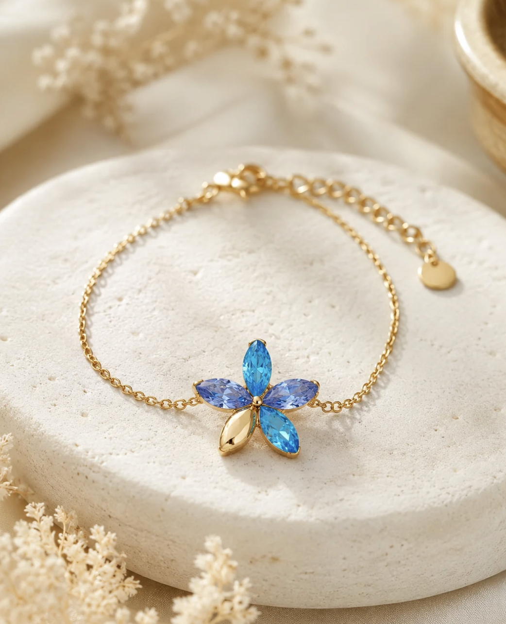 Bracelet doré fleur bleue