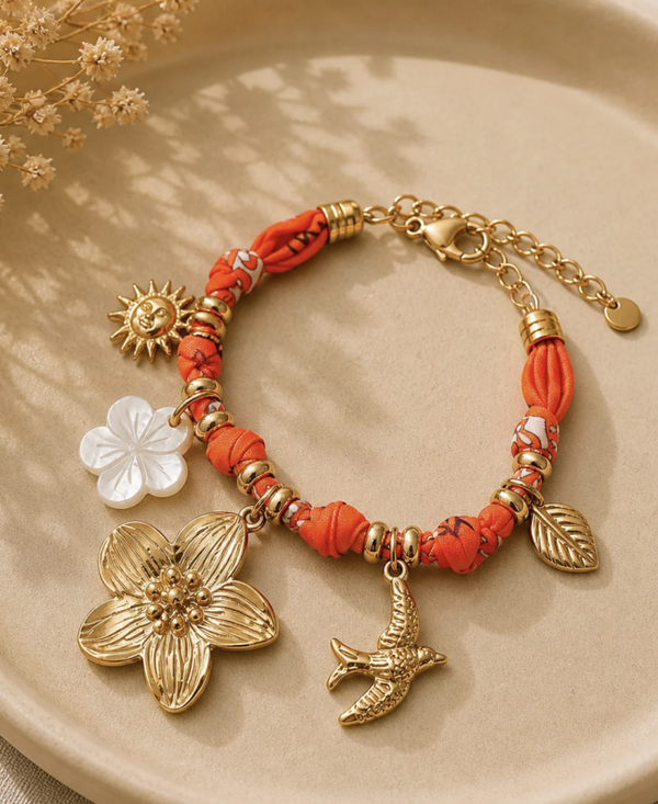 Bracelet orange fleuri à breloques dorées