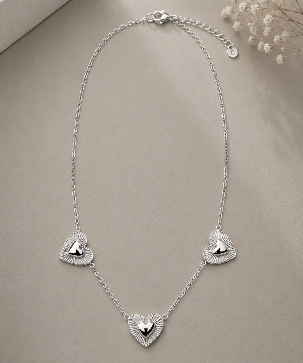 Collier argenté trois cœurs
