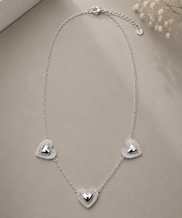 Collier argenté trois cœurs