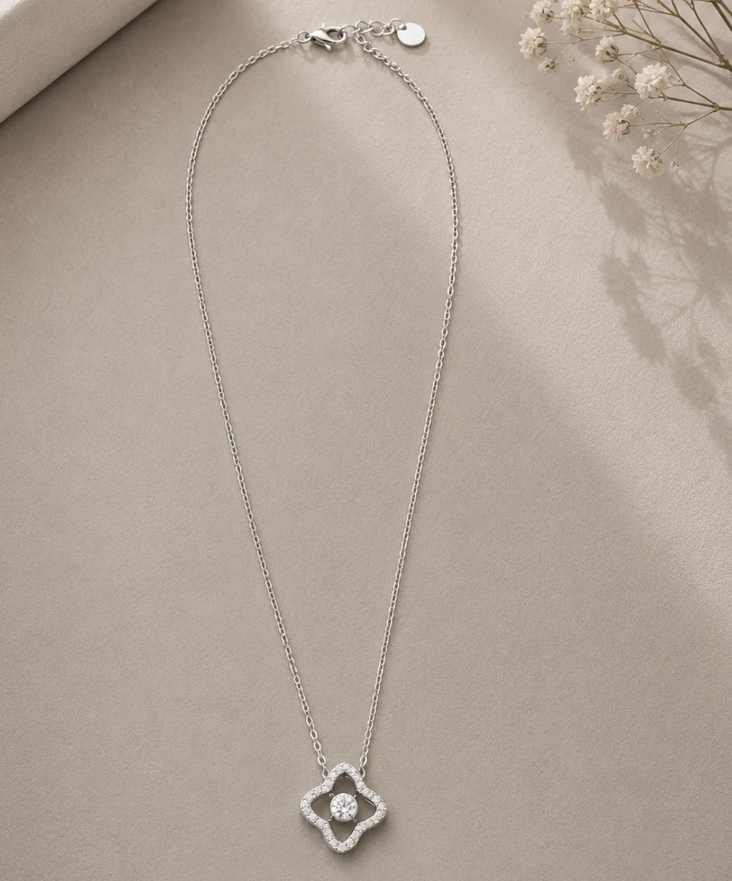 Collier argenté trèfle strass