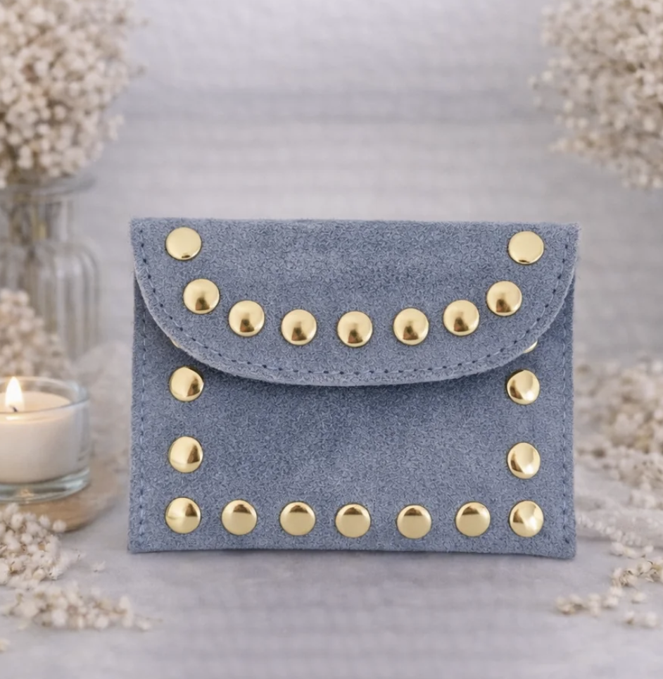 Pochette cloutée bleue