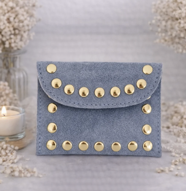 Pochette cloutée bleue