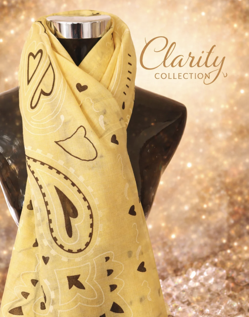 Foulard jaune à motifs cœur