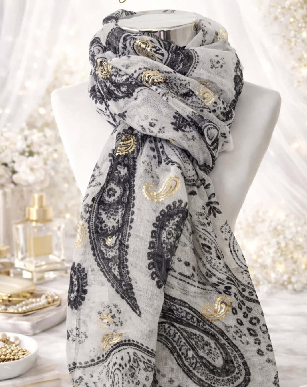 Foulard gris à motifs noirs & dorés