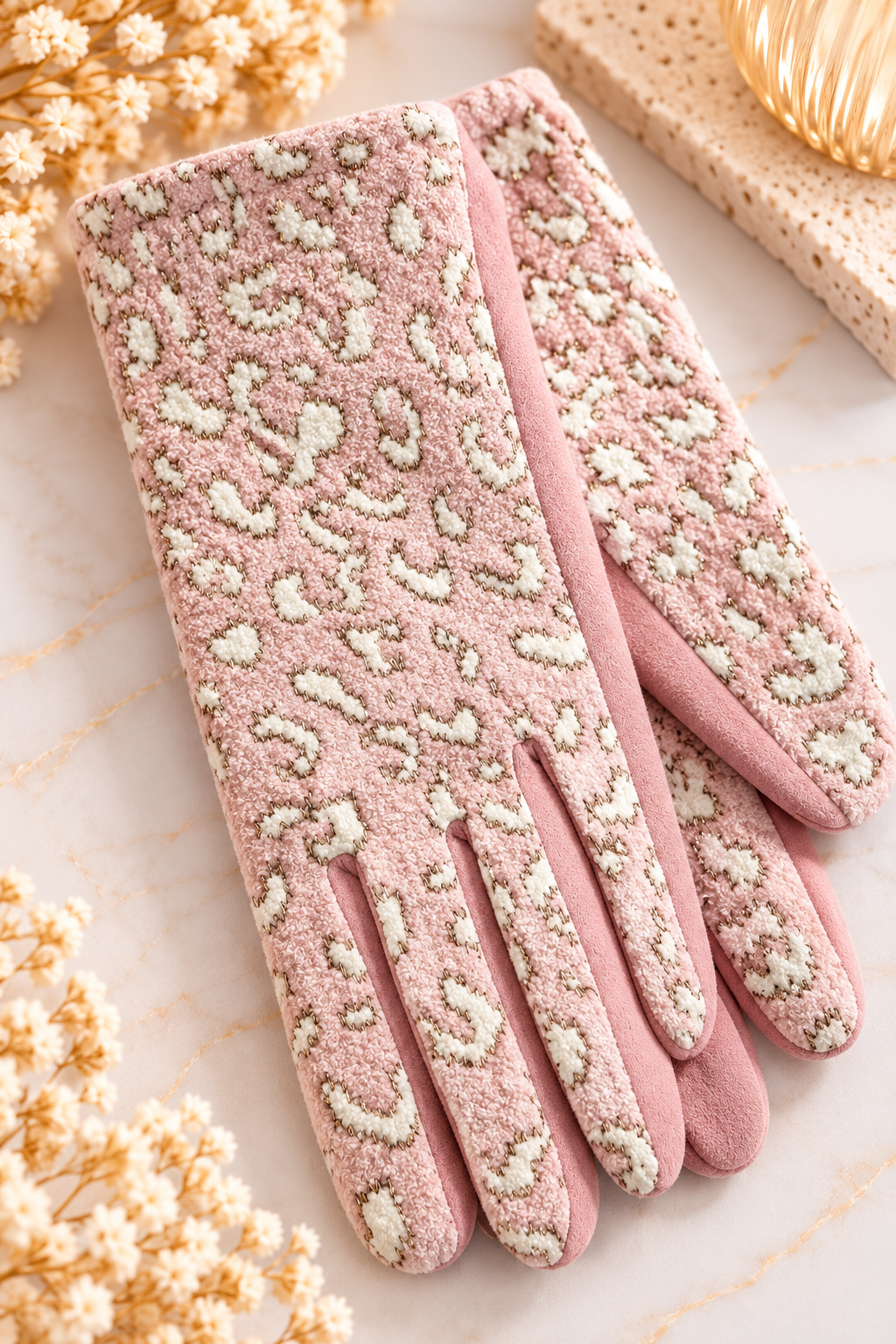 Gants Léopard Rose – Douceur & élégance