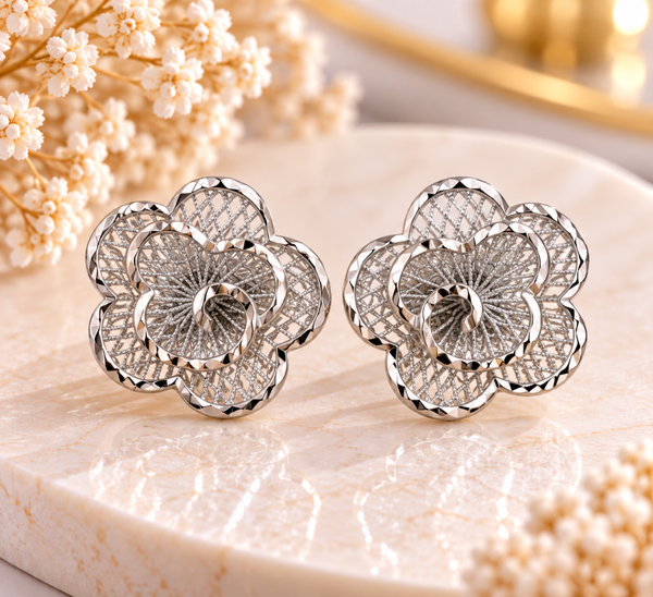 Boucles d’oreilles fleurs argentées ajourées – Acier inoxydable