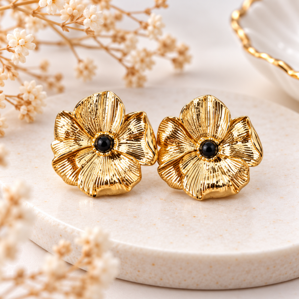 Boucles d’oreilles fleurs dorées à cœur noir