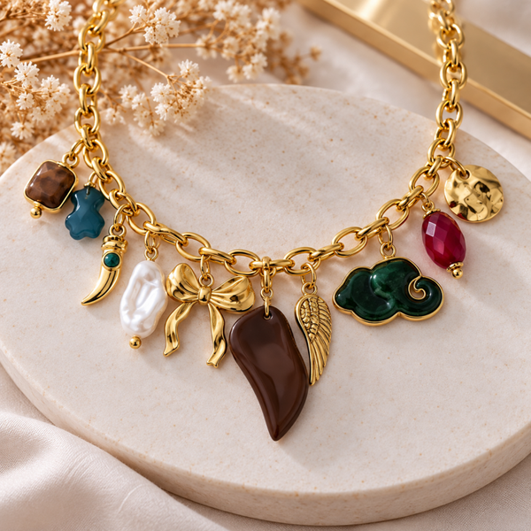 Collier doré Bohème Chic à breloques multicolores