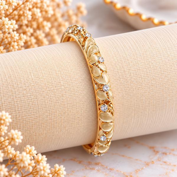 Bracelet jonc doré nacré – Détails brillants