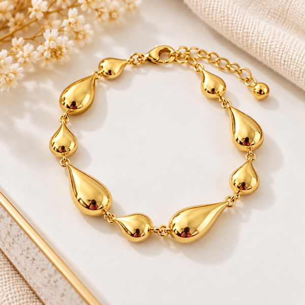 Bracelet doré aux maillons en forme de gouttes