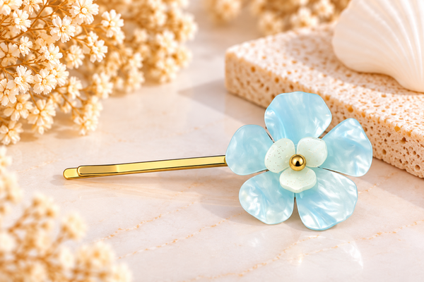 Pince à cheveux Fleur – Bleu ciel nacré & doré