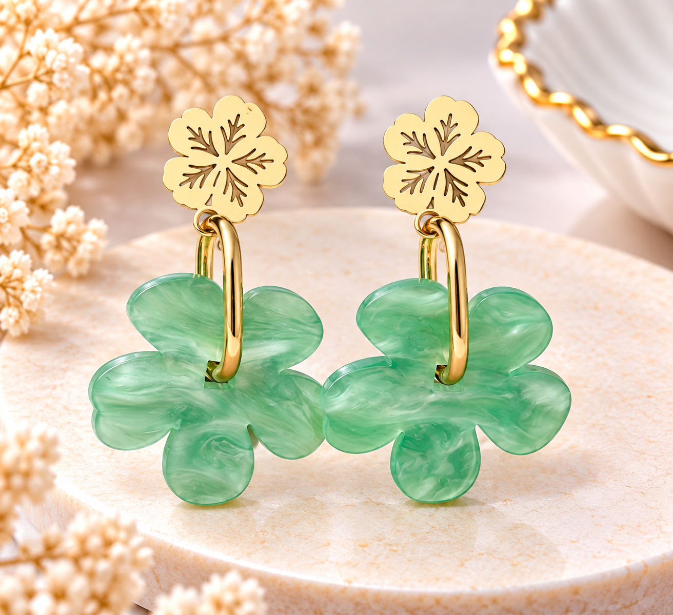 Boucles d’oreilles fleurs dorées et vert marbré