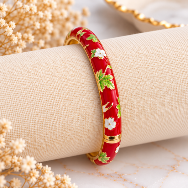 Bracelet jonc rouge fleuri – Détails dorés