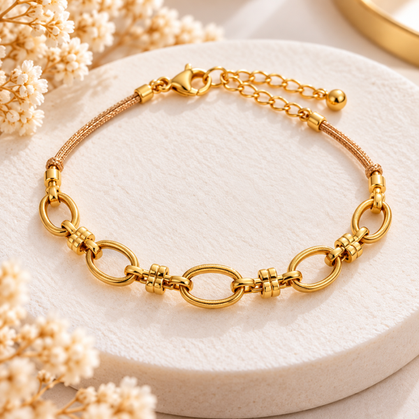 Bracelet doré à maillons ovales et cordon beige