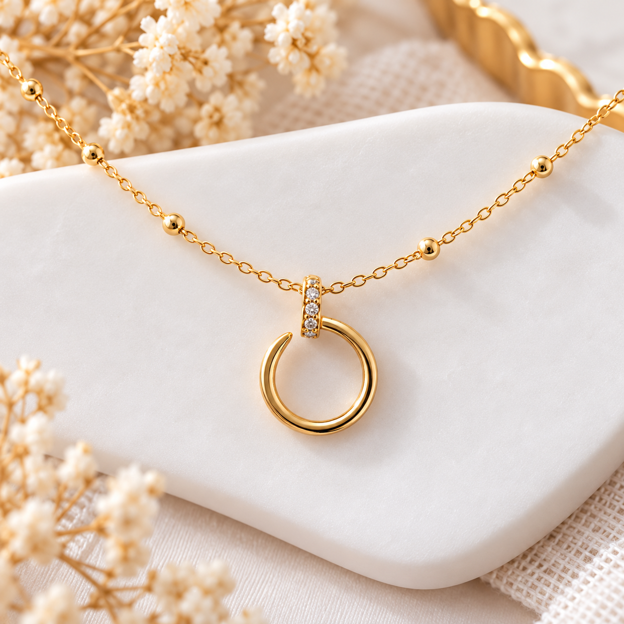 Collier doré Cercle Élégance & Strass