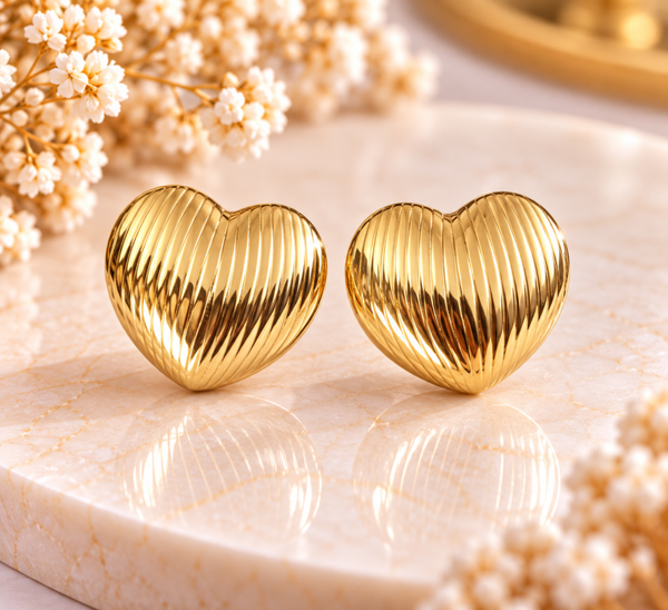 Boucles d’oreilles cœur dorées texturées – Acier inoxydable