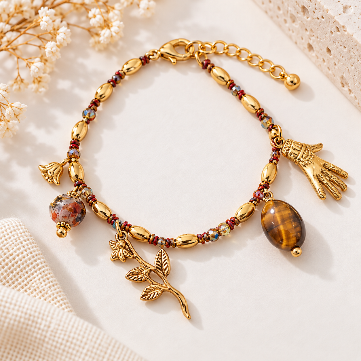Bracelet doré bohème à breloques et perles marron