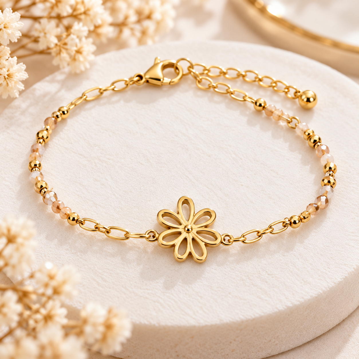 Bracelet doré fleur ajourée et perles délicates