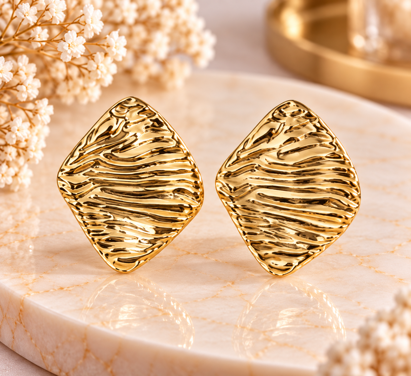 Boucles d’oreilles dorées effet martelé