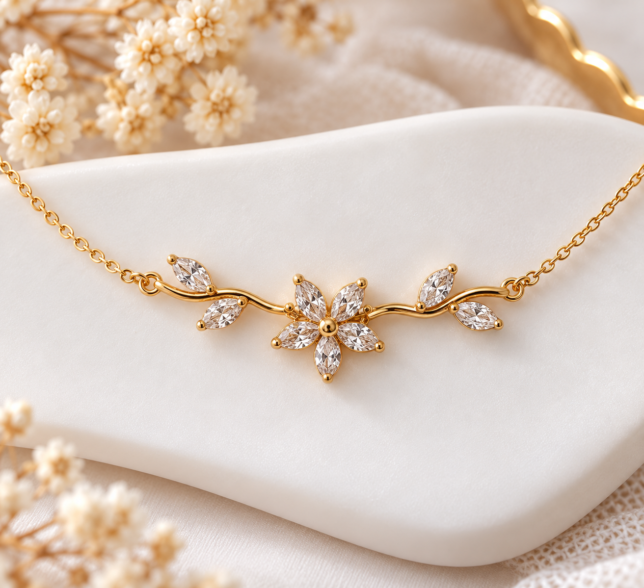 Collier doré Fleur Scintillante
