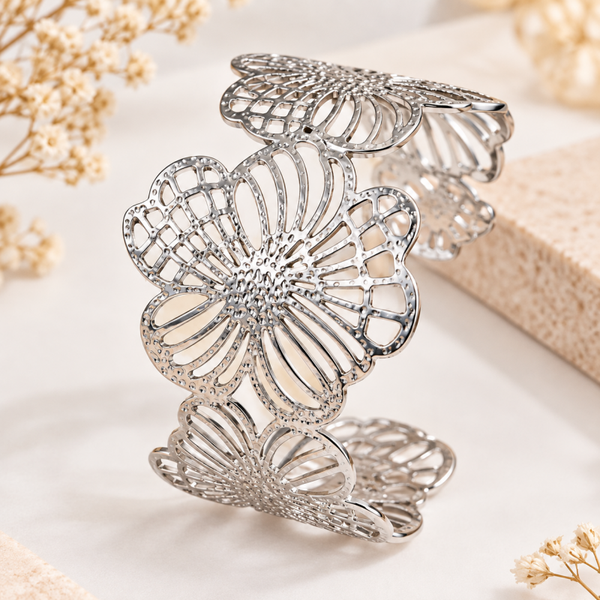 Bracelet manchette Fleur Argentée – Élégance florale